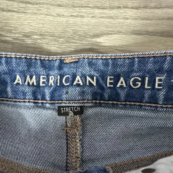 American Eagle Mom Straight Jeans High Rise Ripped Medium Wash sz 2 - Picture 4 of 8